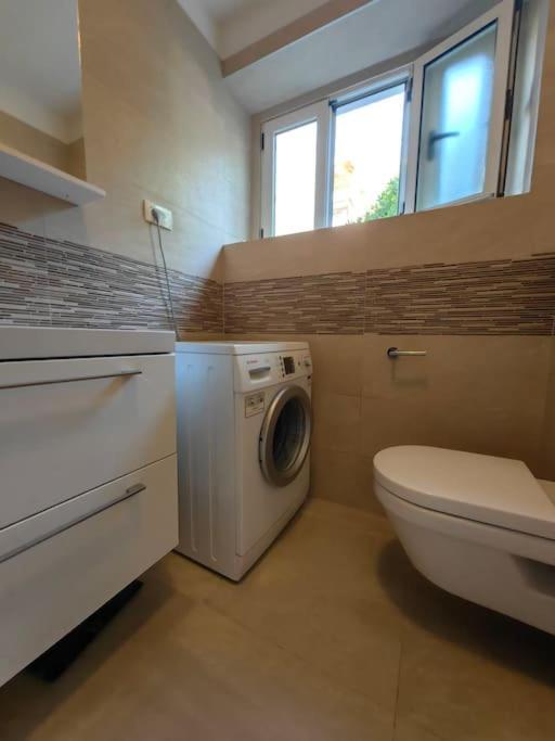 New 1 Bedroom Near Center And Beach Сплит Экстерьер фото